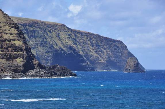 O litoral sul de Rapa Nui (ou Ilha de Páscoa), território chileno no meio do Oceano Pacífico